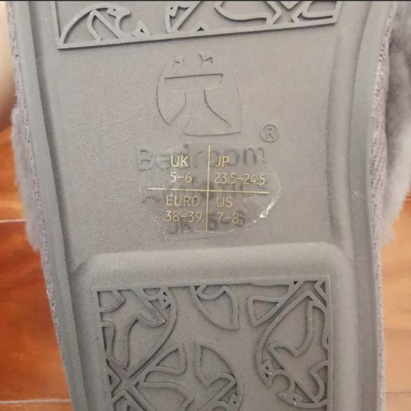 Fluffy slippers - Picture 2 of 2